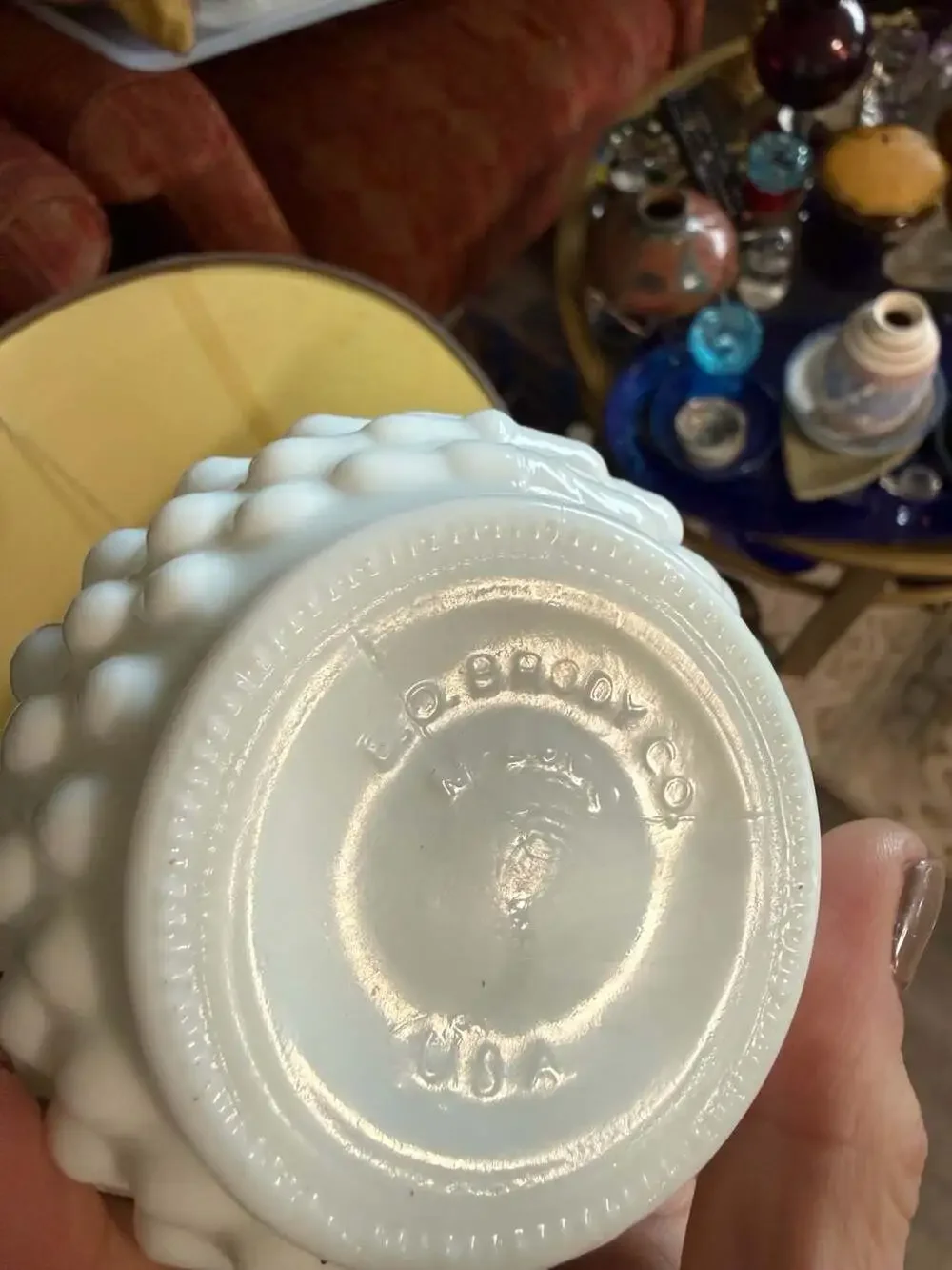 Vintage E.O. Brody Co. Milk Glass 7.5